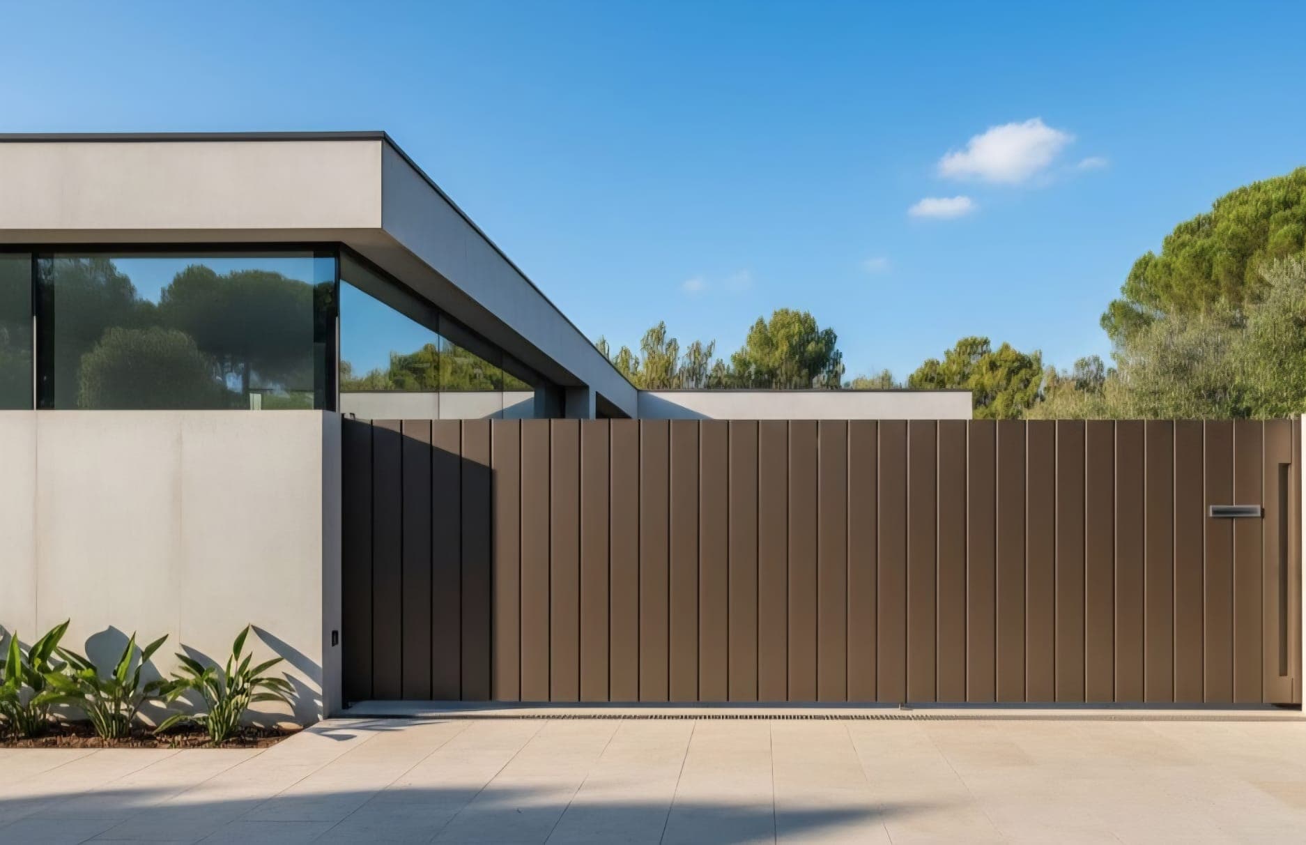 ¿Por qué elegir aluminio soldado? Ventajas frente a hierro, madera y PVC