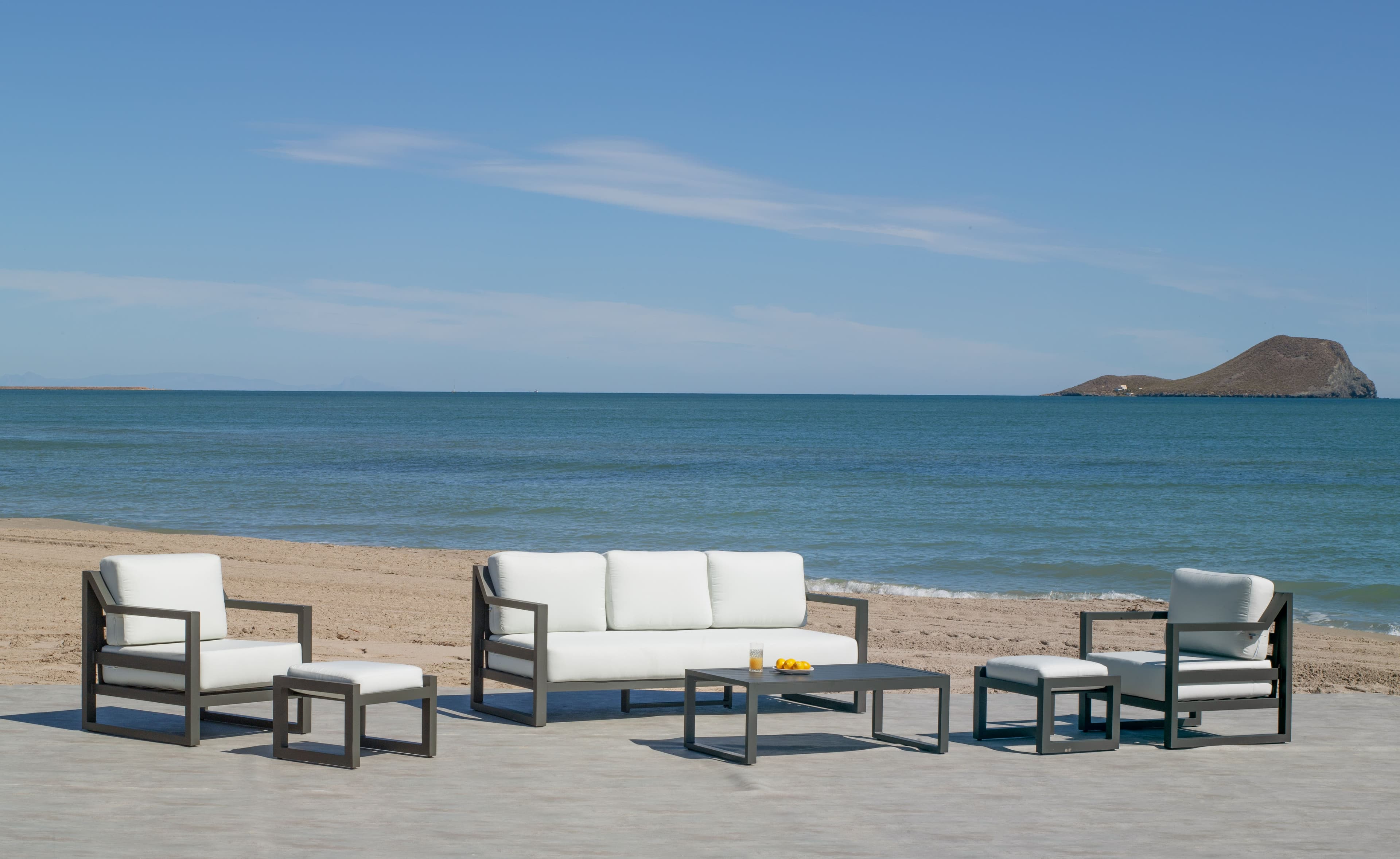 IQ3495 - Sofá de Aluminio Soldado - Diseño, Confort y Durabilidad