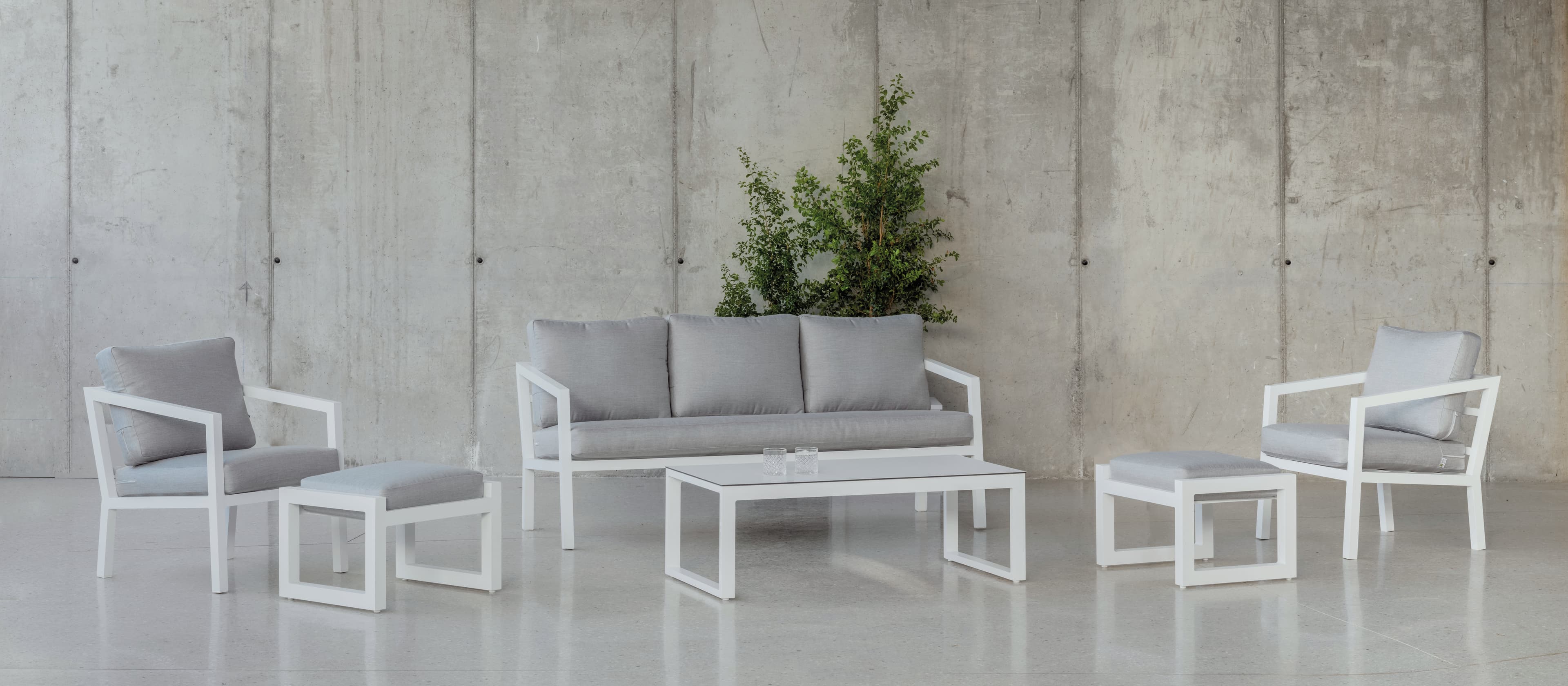 RG2285 - Sofá de Aluminio Soldado - Diseño, Confort y Durabilidad