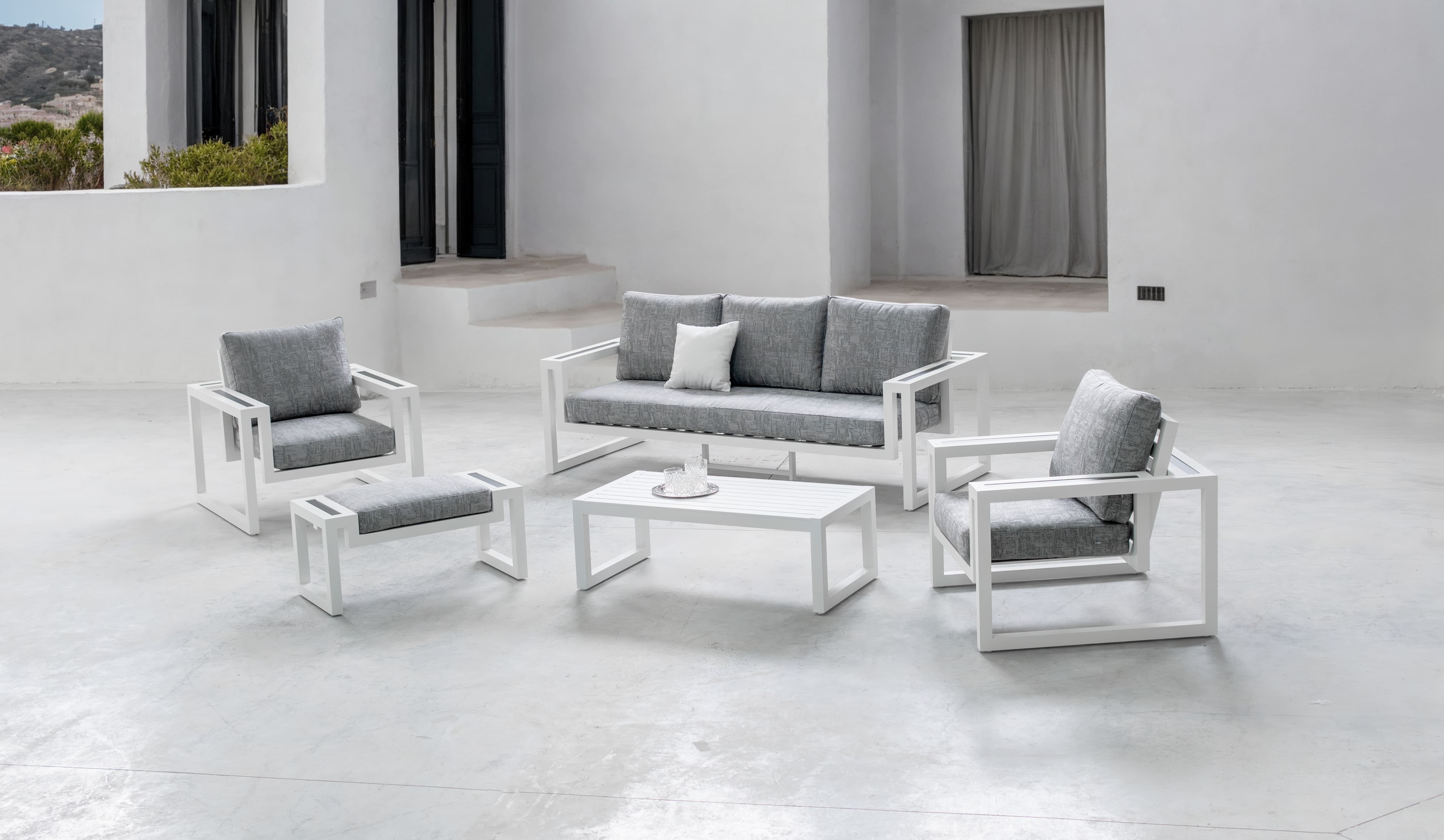 XK3990 - Sofá de Aluminio Soldado - Diseño, Confort y Durabilidad